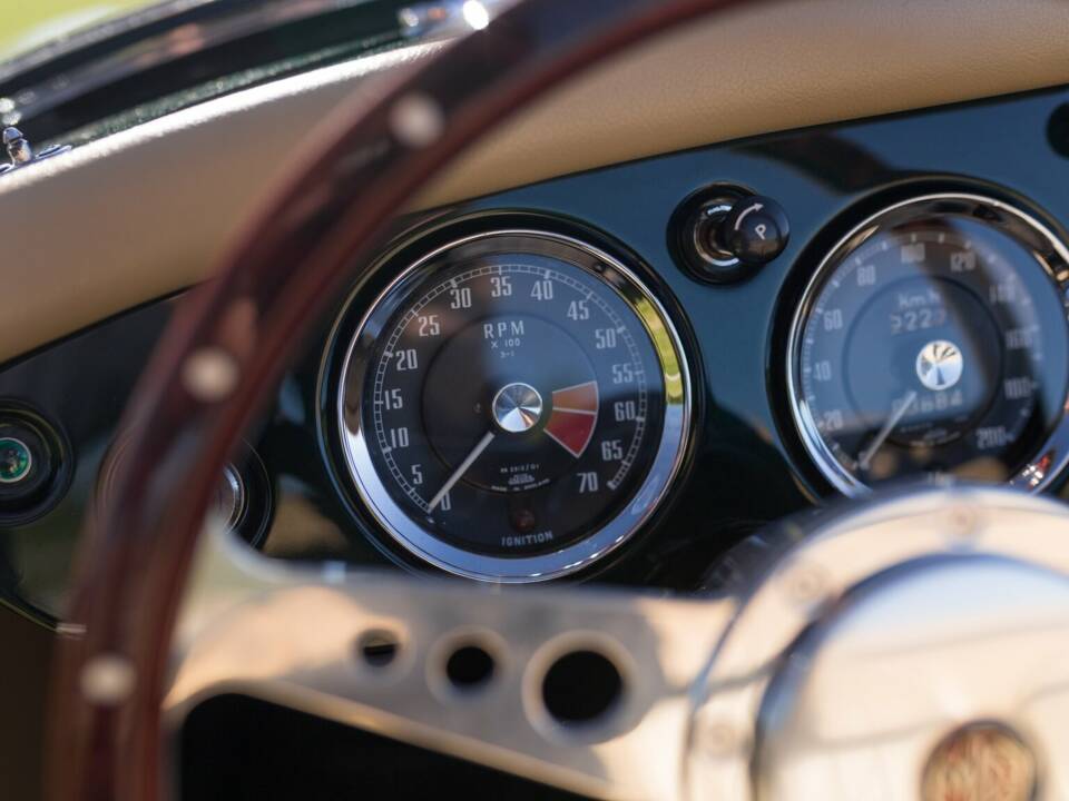 Image 10/38 of MG MGA 1500 (1958)