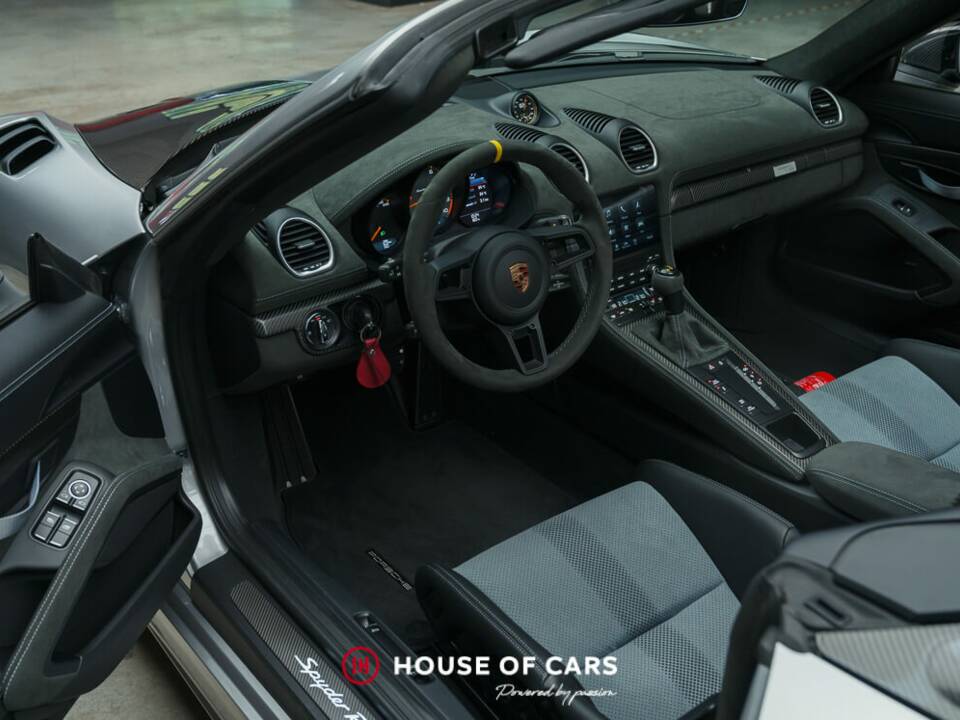 Bild 16/25 von Porsche 718 Spyder RS Weissach (2025)
