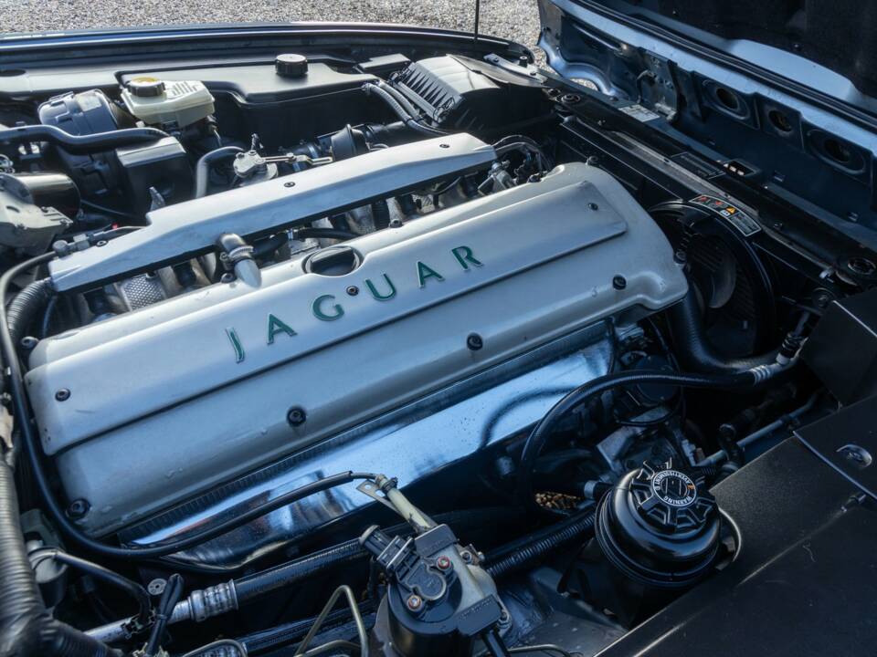 Image 4/50 of Jaguar XJ 6 4.0 Sovereign (1995)