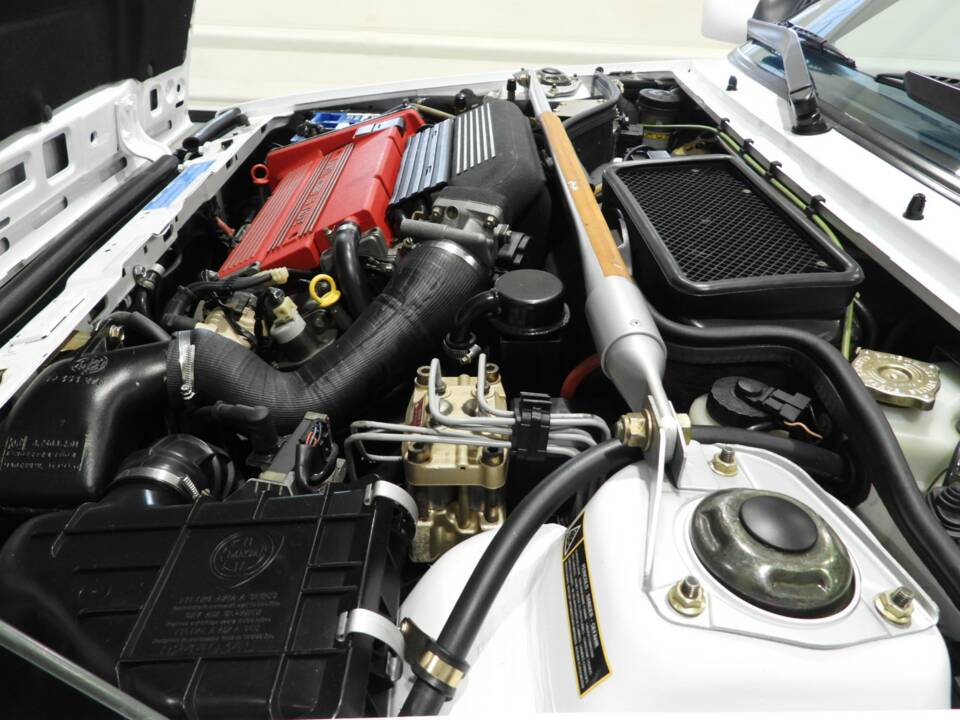 Image 11/15 de Lancia Delta HF Integrale Evoluzione I "Martini 6" (1992)