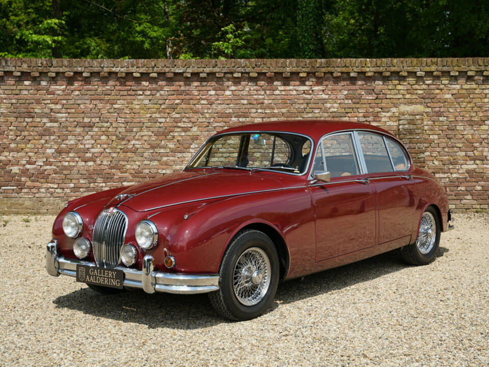 Image 1/50 of Jaguar Mk II 2.4 (1962)