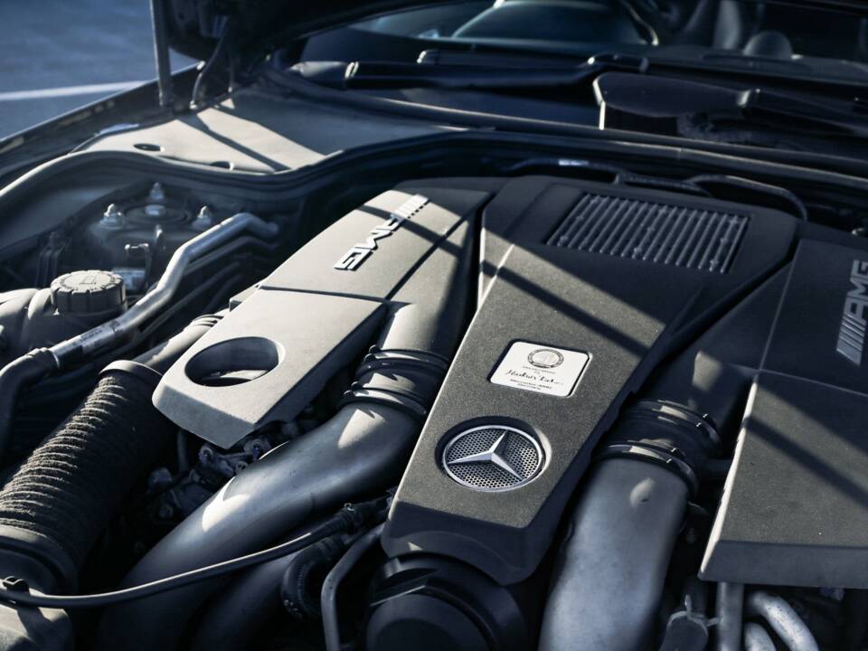 Image 23/33 de Mercedes-Benz SL 63 AMG (2012)