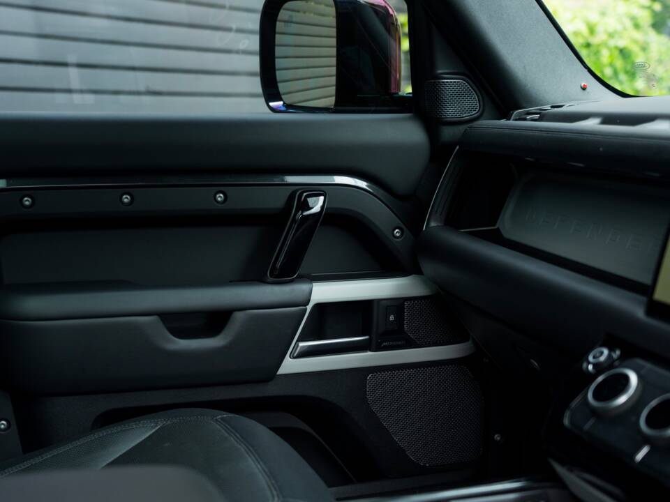 Image 37/61 de Land Rover Defender 110 D200 AWD (2023)