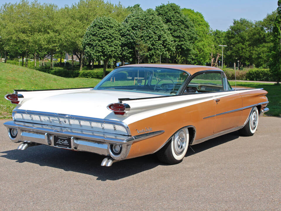 Image 5/30 of Oldsmobile 98 Holiday SceniCoupe (1959)