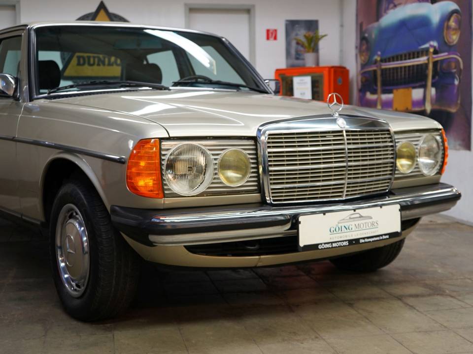 Image 3/37 of Mercedes-Benz 300 D (1982)