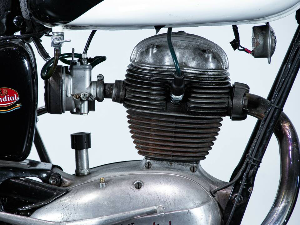 Image 40/50 of Mondial 125 (1961)