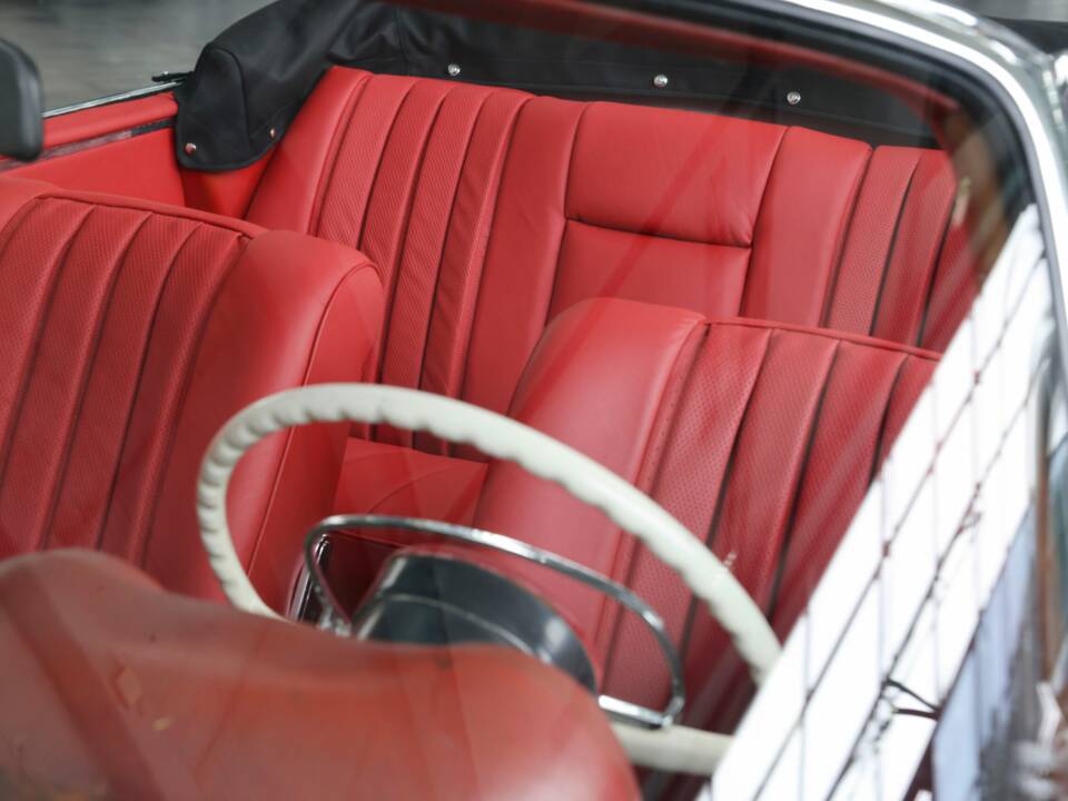 Image 23/50 of Mercedes-Benz 280 SE 3,5 (1969)