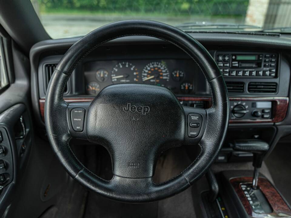 Bild 44/50 von Jeep Grand Cherokee 5.9 Limited (1998)