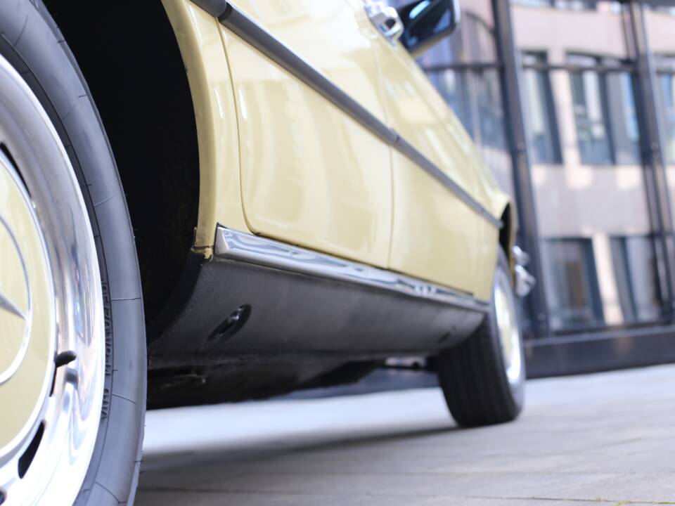 Bild 17/76 von Mercedes-Benz 280 SE (1977)