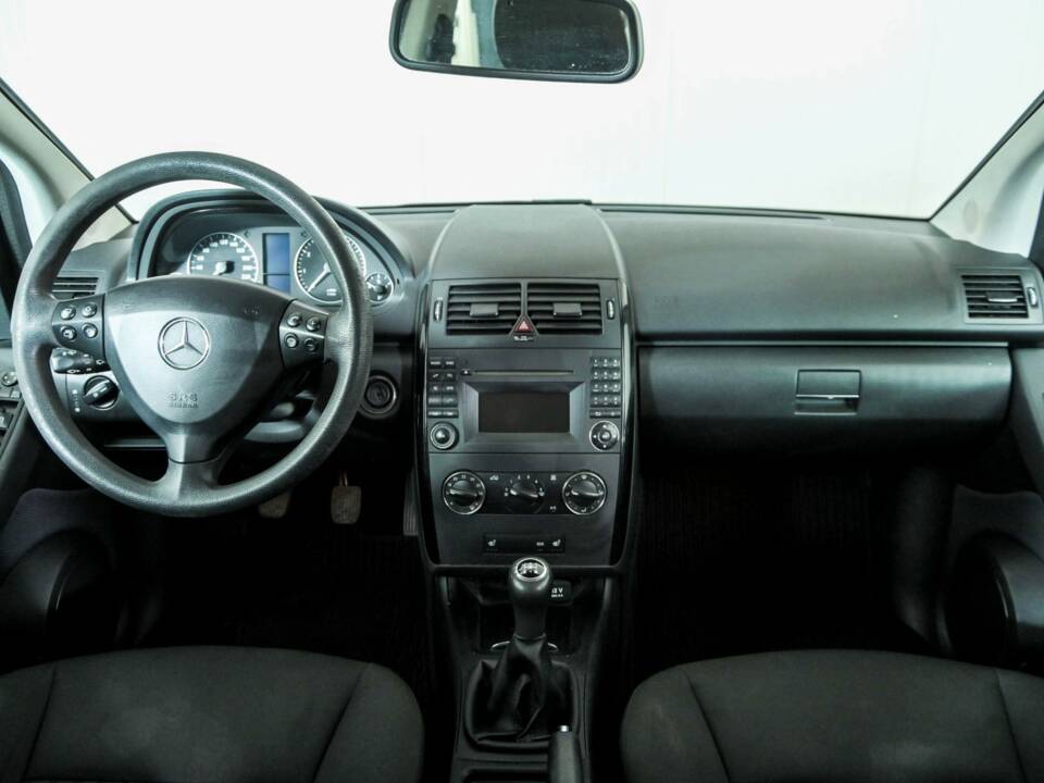 Bild 7/43 von Mercedes-Benz A 160 CDI (2010)