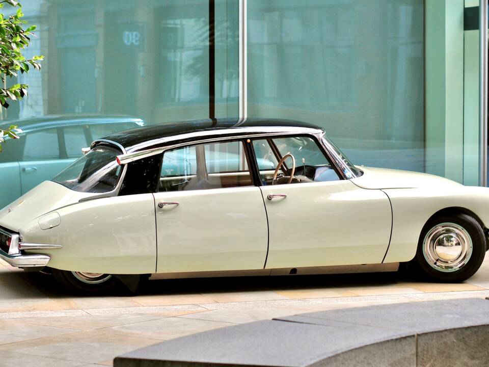 Image 7/56 of Citroën DS 19 (1958)