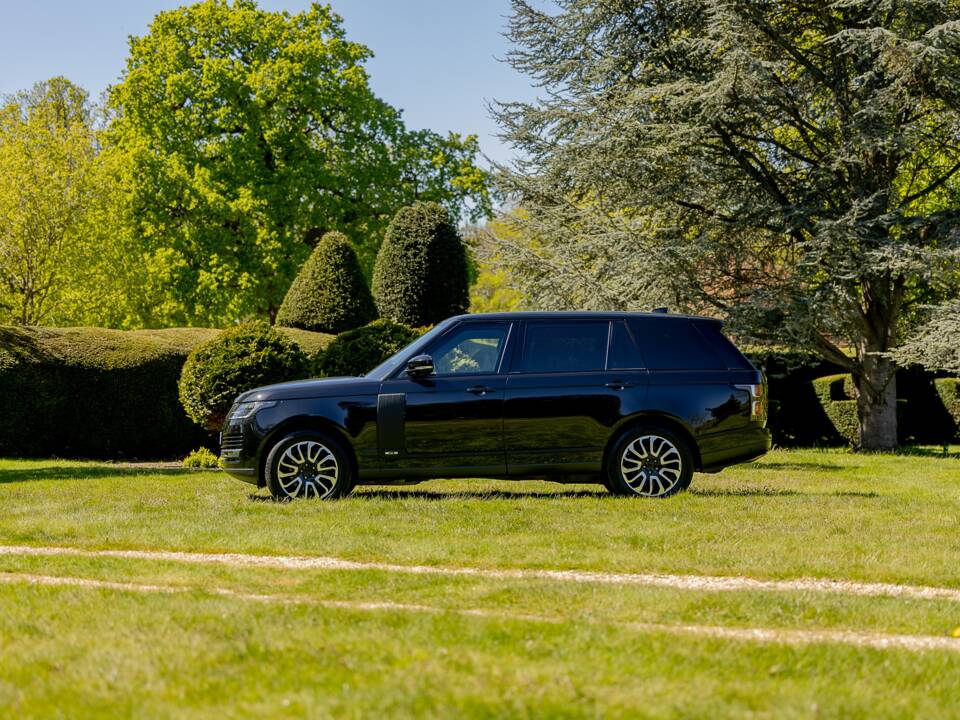 Bild 18/50 von Land Rover Range Rover V8 Armoured (2022)