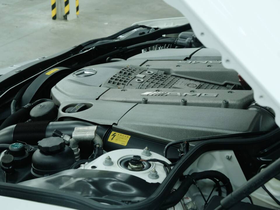 Image 38/50 of Mercedes-Benz SL 55 AMG (2003)