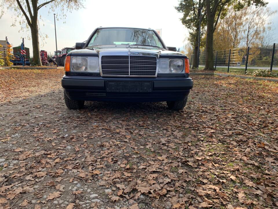 Image 19/149 of Mercedes-Benz 320 TE (1993)