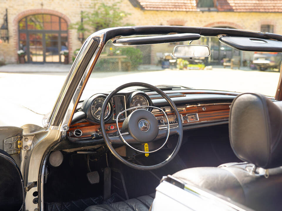Bild 28/56 von Mercedes-Benz 280 SE (1968)