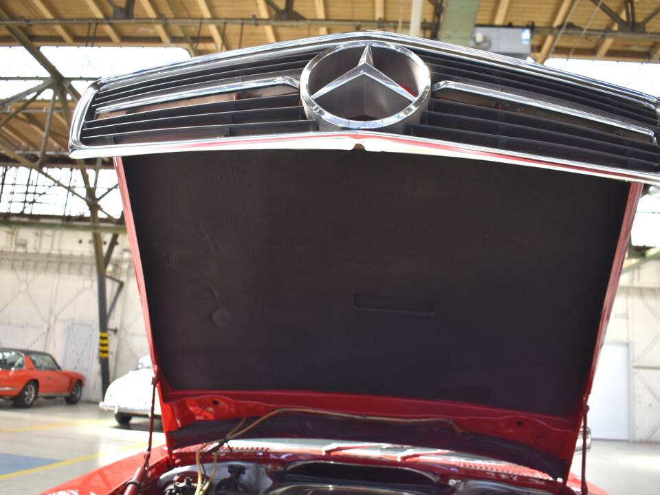 Image 49/94 of Mercedes-Benz 560 SL (1988)