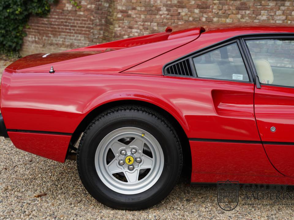 Immagine 35/50 di Ferrari 308 GTBi Quattrovalvole (1984)