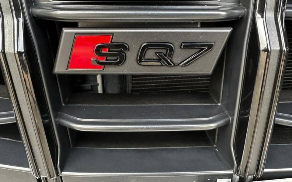 Image 19/50 of Audi SQ7 4.0 TFSI (2020)