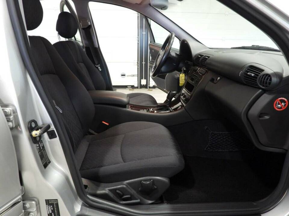 Image 10/15 of Mercedes-Benz C 200 Kompressor (2000)