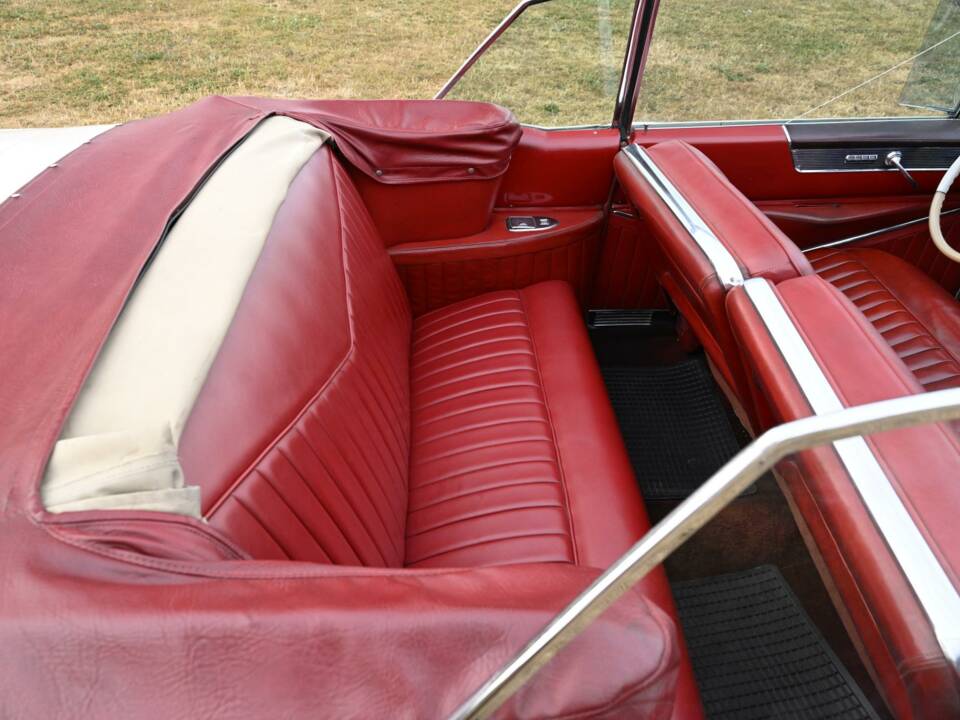 Bild 37/50 von Cadillac 62 Convertible (1954)