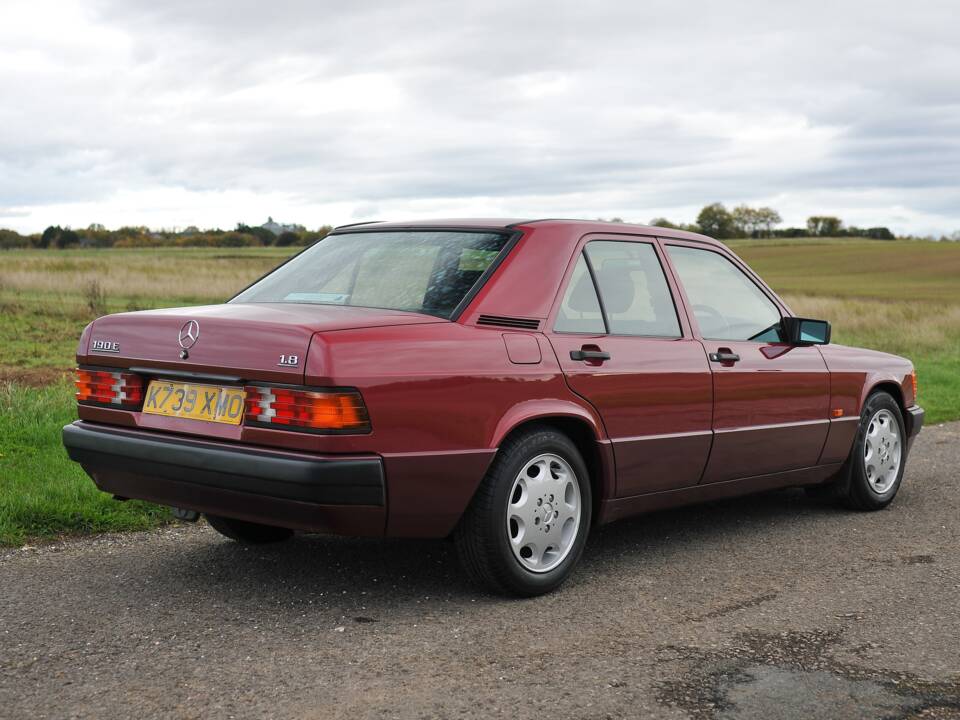 Image 2/31 of Mercedes-Benz 190 E (1993)