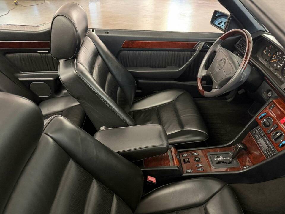 Imagen 8/27 de Mercedes-Benz E 200 (1995)