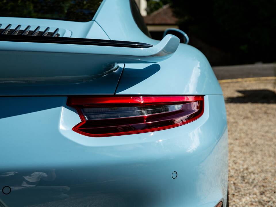 Image 33/48 of Porsche 911 Turbo S Exclusive (2017)