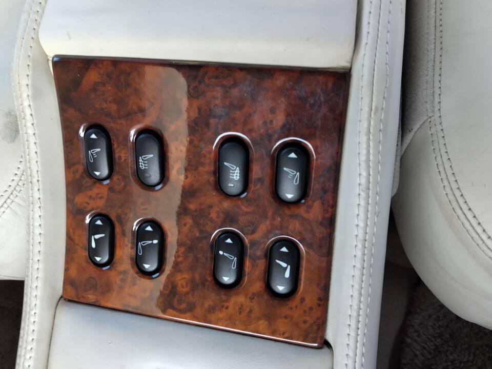 Image 15/71 of Daimler Super V8 (2000)