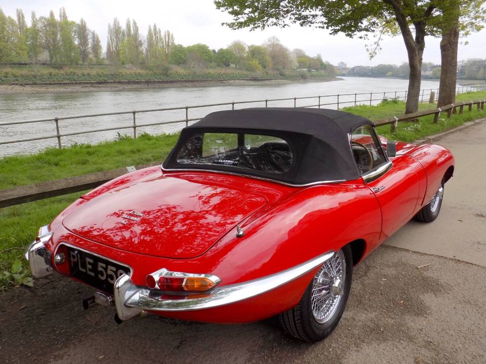 Imagen 10/50 de Jaguar E-Type (1967)