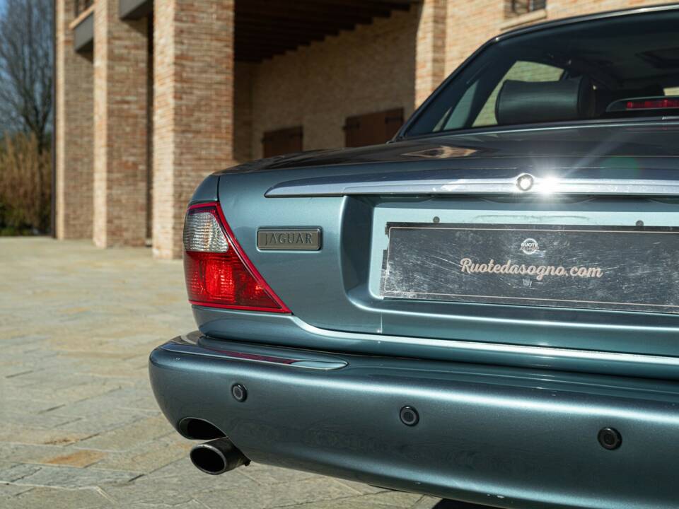 Bild 16/50 von Jaguar XJ 8 Executive (1997)