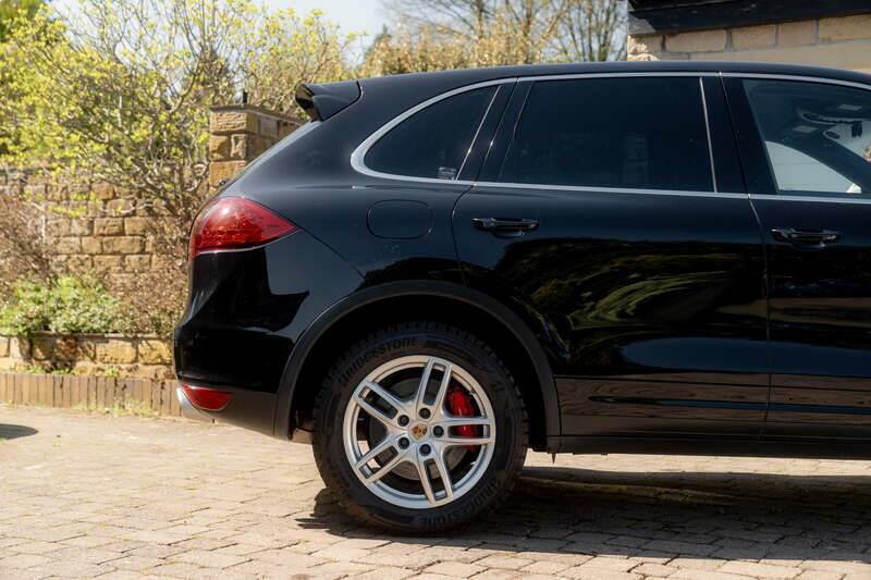 Bild 18/50 von Porsche Cayenne Turbo (2012)