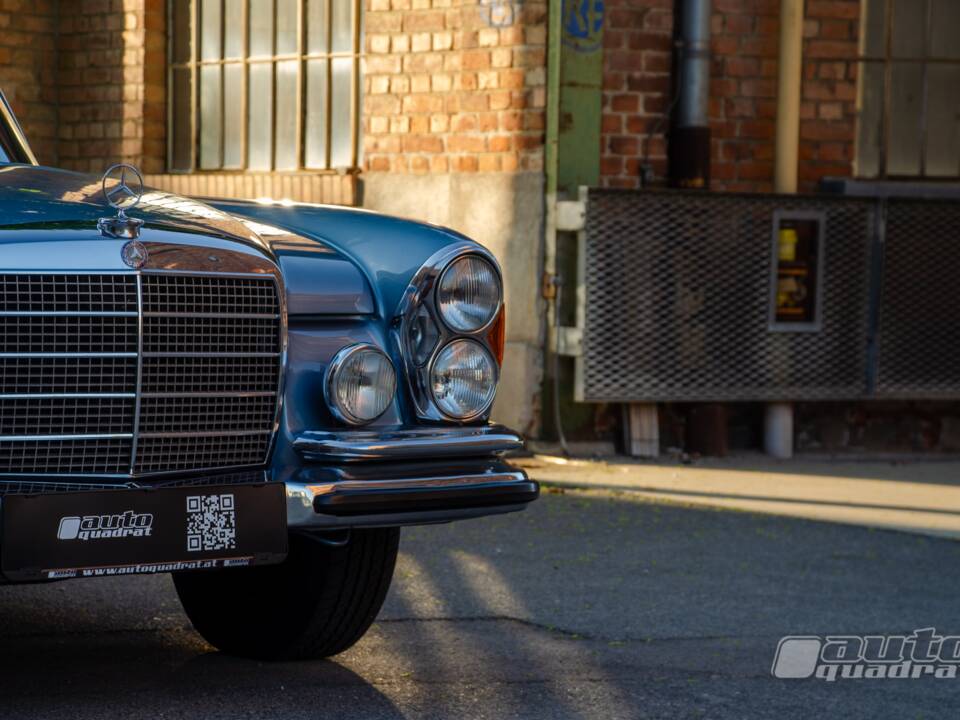 Afbeelding 6/18 van Mercedes-Benz 280 SE 3,5 (1973)