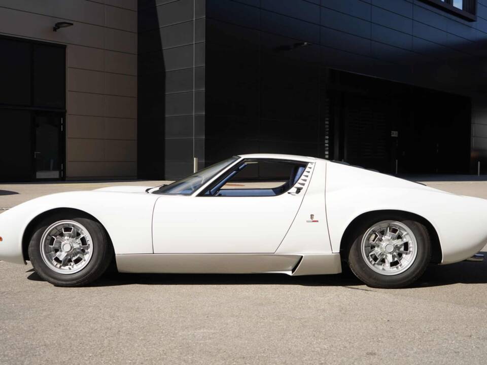 Afbeelding 49/74 van Lamborghini Miura P 400 (1968)