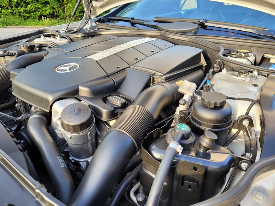 Bild 44/97 von Mercedes-Benz SL 500 (2004)
