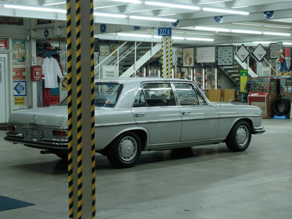 Image 12/50 of Mercedes-Benz 300 SEL 3.5 (1972)