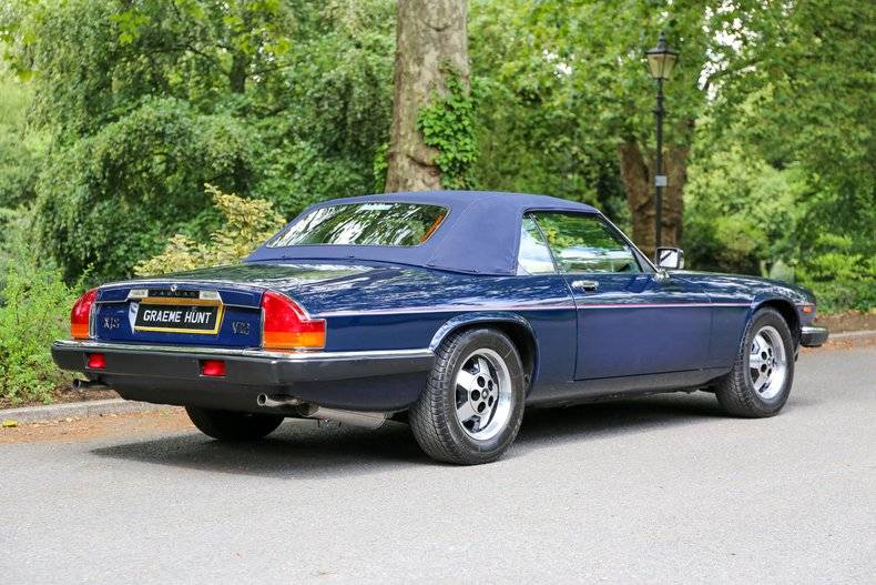 Image 13/50 de Jaguar XJS 5.3 V12 (1990)