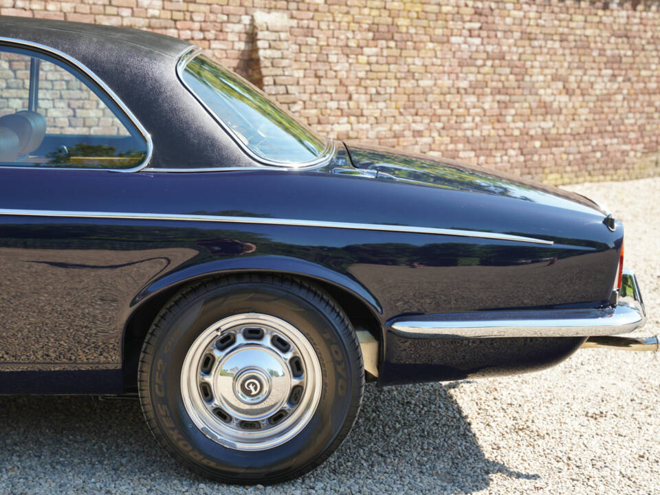 Image 37/50 of Jaguar XJ 6 C 4.2 (1977)