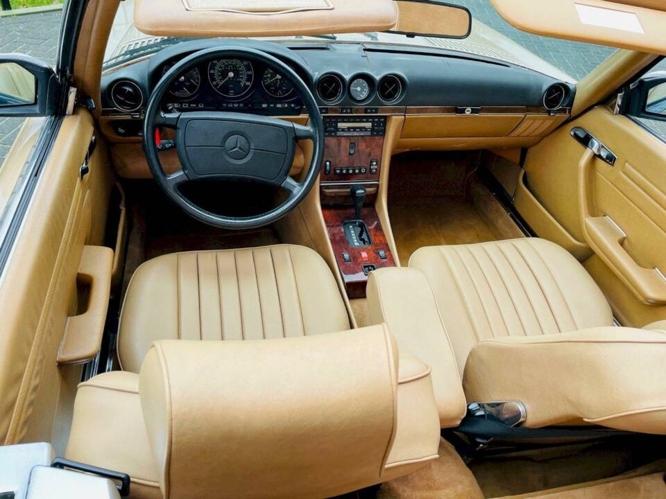 Image 19/36 of Mercedes-Benz 560 SL (1988)
