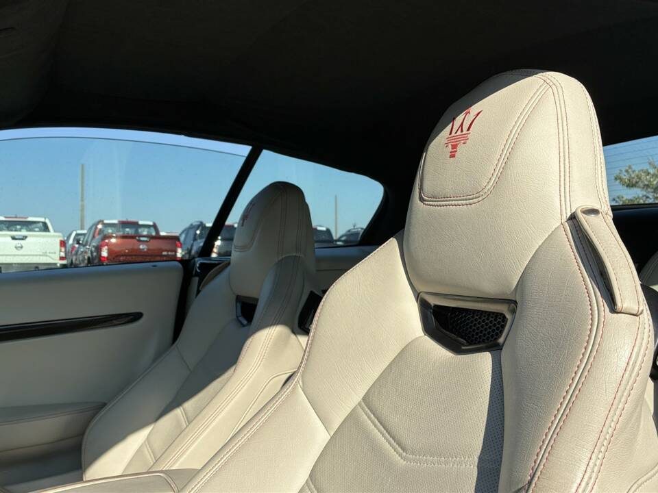 Image 21/54 of Maserati GranCabrio Sport (2015)