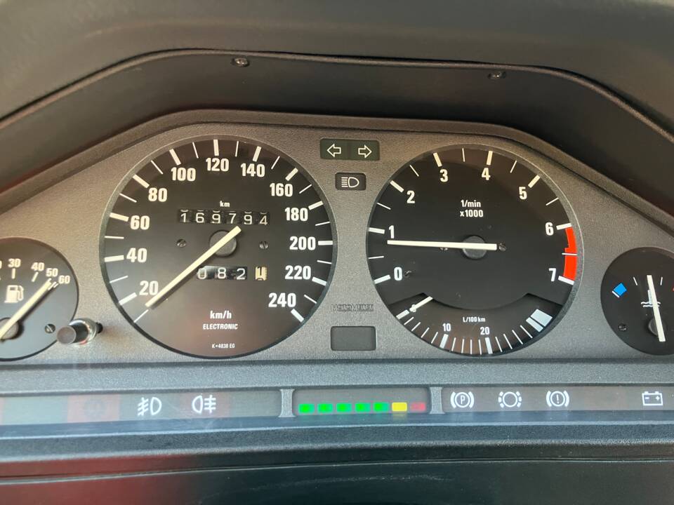 Afbeelding 13/13 van BMW 318i (1993)