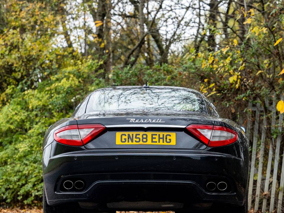 Bild 34/50 von Maserati GranTurismo 4.2 (2008)