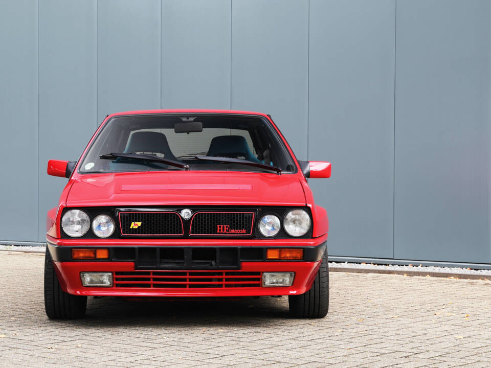 Image 12/41 of Lancia Delta HF Integrale (1989)