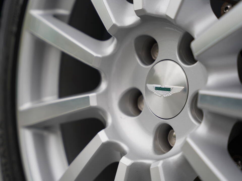 Image 32/50 of Aston Martin V12 Vanquish S (2007)