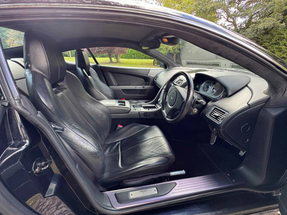 Image 25/30 of Aston Martin DB 9 (2008)