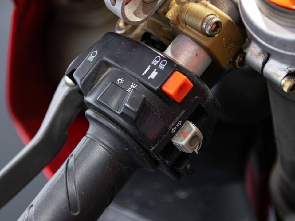 Immagine 15/50 di Ducati DUMMY (1997)