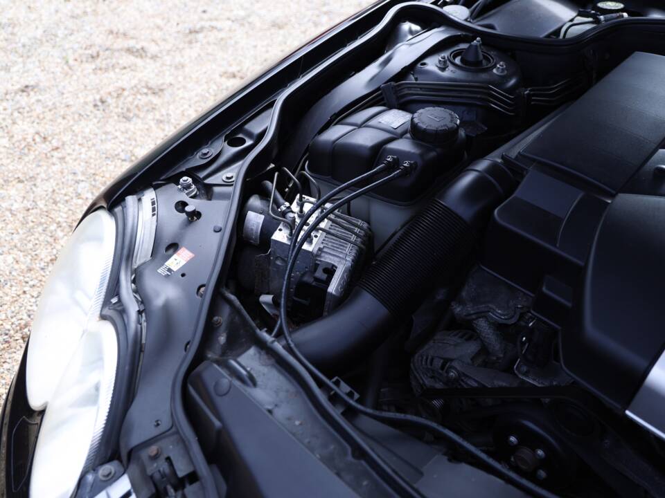 Image 47/50 de Mercedes-Benz SL 350 (2004)