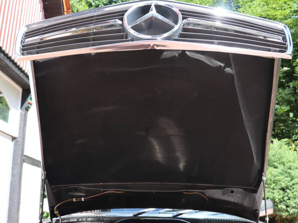 Image 28/59 of Mercedes-Benz 500 SLC (1980)