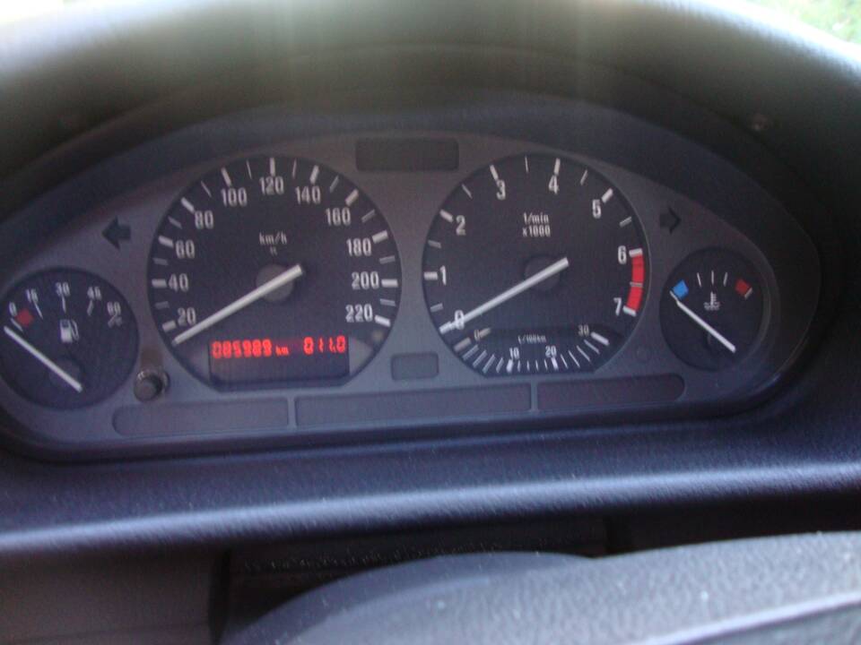Afbeelding 39/39 van BMW 316i (1993)