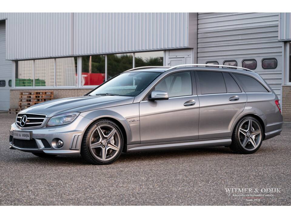 Imagen 25/40 de Mercedes-Benz C 63 AMG T (2009)