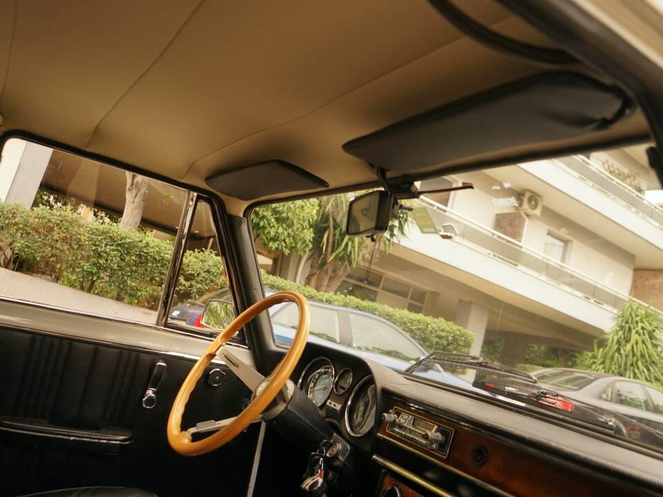 Image 96/100 of Alfa Romeo Giulia Nuova Super 1300 (1977)